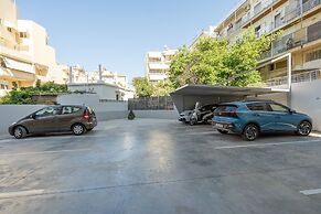 Comfy Apt terrace and parking 800m to old town and beach