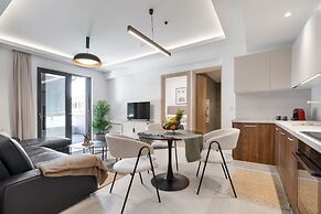 Comfy Apt terrace and parking 800m to old town and beach