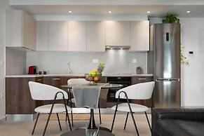 Comfy Apt terrace and parking 800m to old town and beach