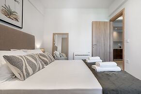 Comfy Apt terrace and parking 800m to old town and beach