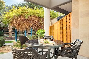 Royal Park Apt Resort by Sea N Rent