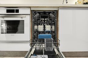 Royal Park Apt Resort by Sea N Rent