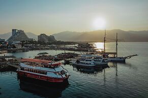 Royal Park Apt Resort by Sea N Rent