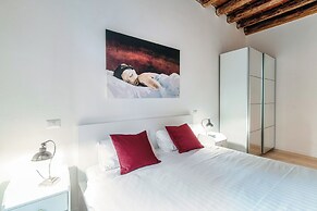 Pleasant Family Apt next to Lake Como