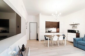 Pleasant Family Apt next to Lake Como