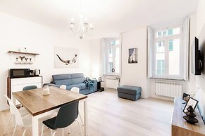 Pleasant Family Apt next to Lake Como