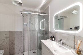 Pleasant Family Apt next to Lake Como