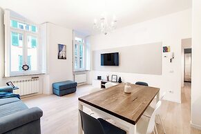 Pleasant Family Apt next to Lake Como