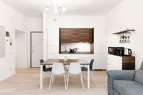 Pleasant Family Apt next to Lake Como