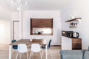 Pleasant Family Apt next to Lake Como