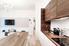 Pleasant Family Apt next to Lake Como