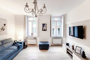 Pleasant Family Apt next to Lake Como