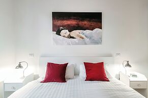 Pleasant Family Apt next to Lake Como