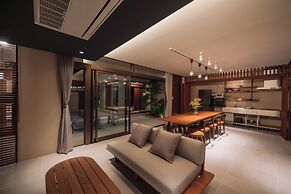 Reflexion Villas GLANZ