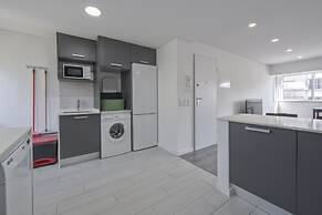 Olivais Modern by Homing