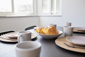 Olivais Modern by Homing