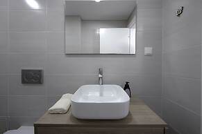 Olivais Modern by Homing