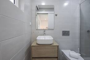 Olivais Modern by Homing