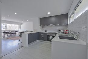 Olivais Modern by Homing