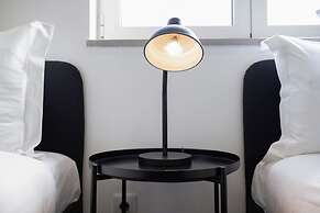 Olivais Modern by Homing