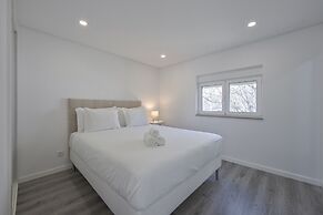 Olivais Modern by Homing