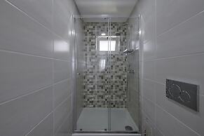 Olivais Modern by Homing