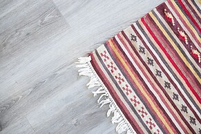 Olivais Modern by Homing