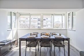 Olivais Modern by Homing