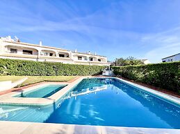 Quarteira Classic 2 With Pool by Homing