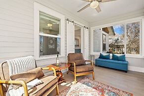 CSU Hideaway King Bd, Backyard Oasis, EV Charger