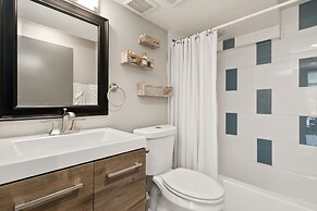 CSU Hideaway King Bd, Backyard Oasis, EV Charger