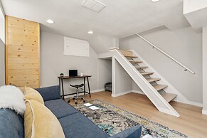 CSU Hideaway King Bd, Backyard Oasis, EV Charger