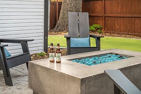 CSU Hideaway King Bd, Backyard Oasis, EV Charger