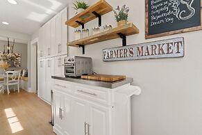 CSU Hideaway King Bd, Backyard Oasis, EV Charger