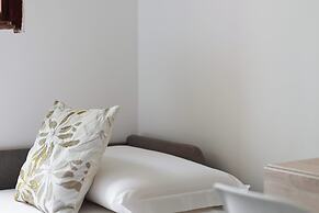 JOIVY Modern Studio for 3