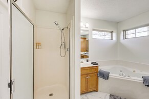 1 Mi to Lake Jacksonville: Pet-friendly Home