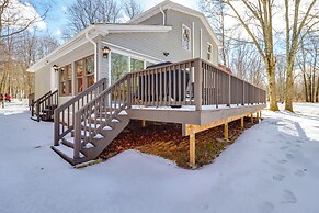 7 Mi to Big Boulder Mtn: Poconos Chalet w/ Hot Tub