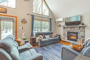 7 Mi to Big Boulder Mtn: Poconos Chalet w/ Hot Tub