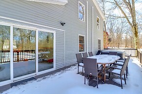 7 Mi to Big Boulder Mtn: Poconos Chalet w/ Hot Tub