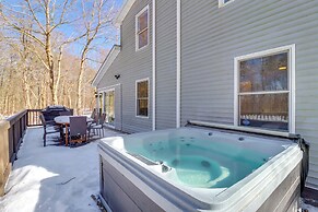 7 Mi to Big Boulder Mtn: Poconos Chalet w/ Hot Tub
