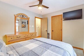 7 Mi to Big Boulder Mtn: Poconos Chalet w/ Hot Tub