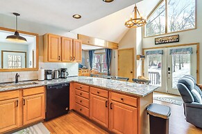 7 Mi to Big Boulder Mtn: Poconos Chalet w/ Hot Tub