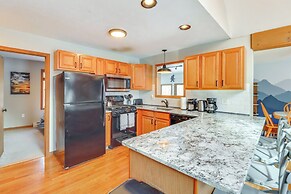 7 Mi to Big Boulder Mtn: Poconos Chalet w/ Hot Tub