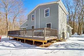 7 Mi to Big Boulder Mtn: Poconos Chalet w/ Hot Tub