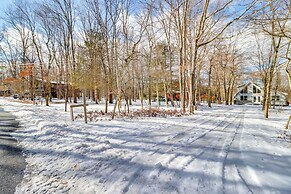7 Mi to Big Boulder Mtn: Poconos Chalet w/ Hot Tub