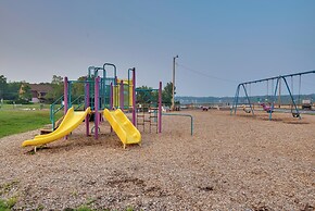 7 Mi to Big Boulder Mtn: Poconos Chalet w/ Hot Tub