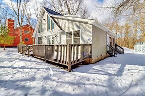 7 Mi to Big Boulder Mtn: Poconos Chalet w/ Hot Tub