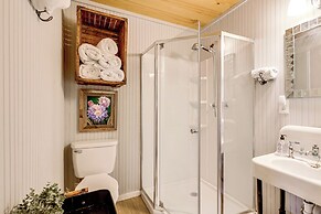 Large Yard + Pond: Fayetteville Rural Retreat