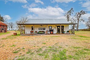 Large Yard + Pond: Fayetteville Rural Retreat