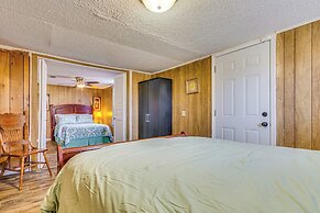 3 Mi to Lake Saracen: Pine Bluff Home w/ Grill!